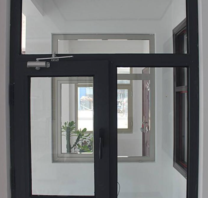 防火窗如何實現火災時自行關閉的功能？